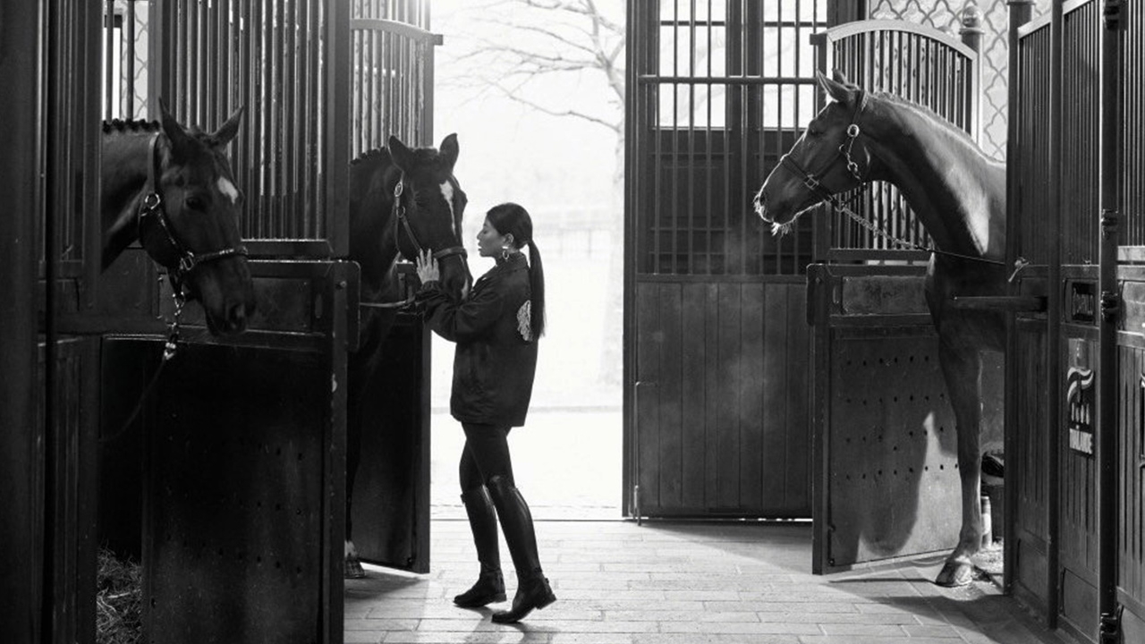 จากแพชชันและความรักในศิลปะกีฬาขี่ม้า สู่แรงบันดาลพระทัยรังสรรค์ผลงานสุดรัก