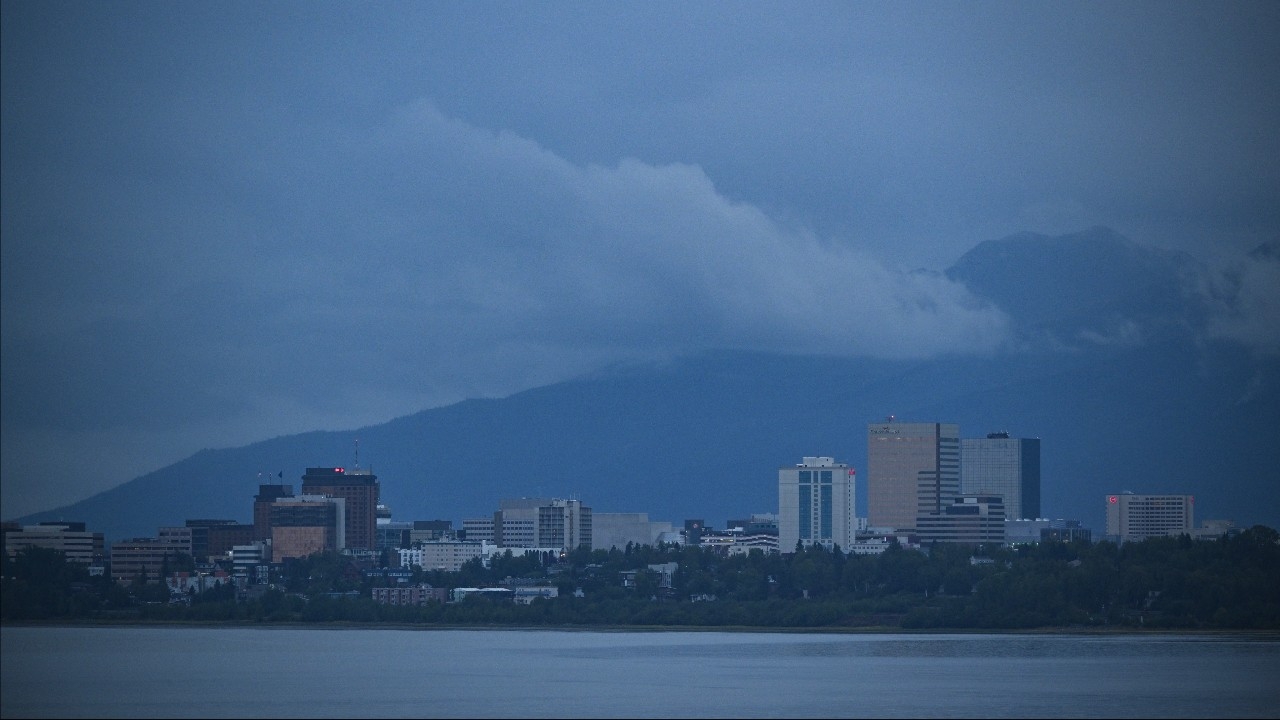 อะแลสกาอพยพปชช.กว่า 1,600 คนหนีปลายพายุไต้ฝุ่นหะลอง ทำผู้เสียชีวิตแล้ว 1 ศพ สูญหาย 2 ราย