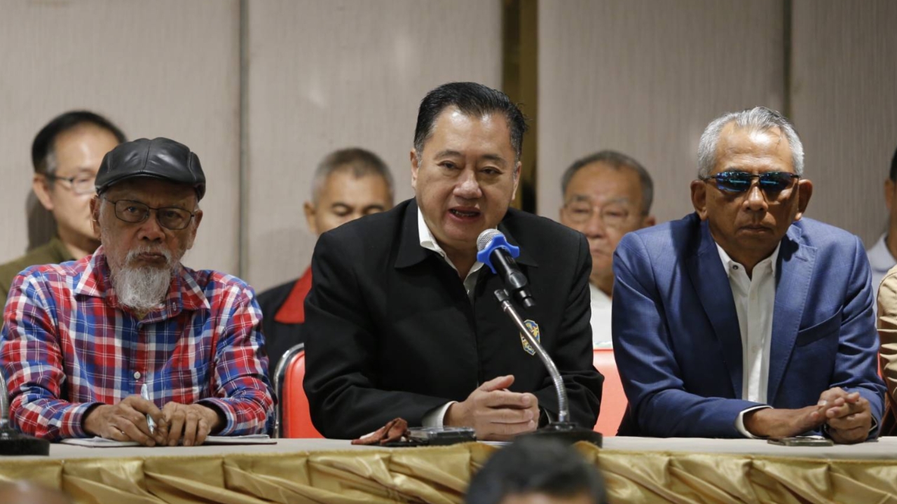 คณะรวมพลังแผ่นดิน ค้านแก้รัฐธรรมนูญปี 60 ชี้ 3 พรรคมีเจตนาลดคุมเข้มคุณสมบัตินักการเมือง