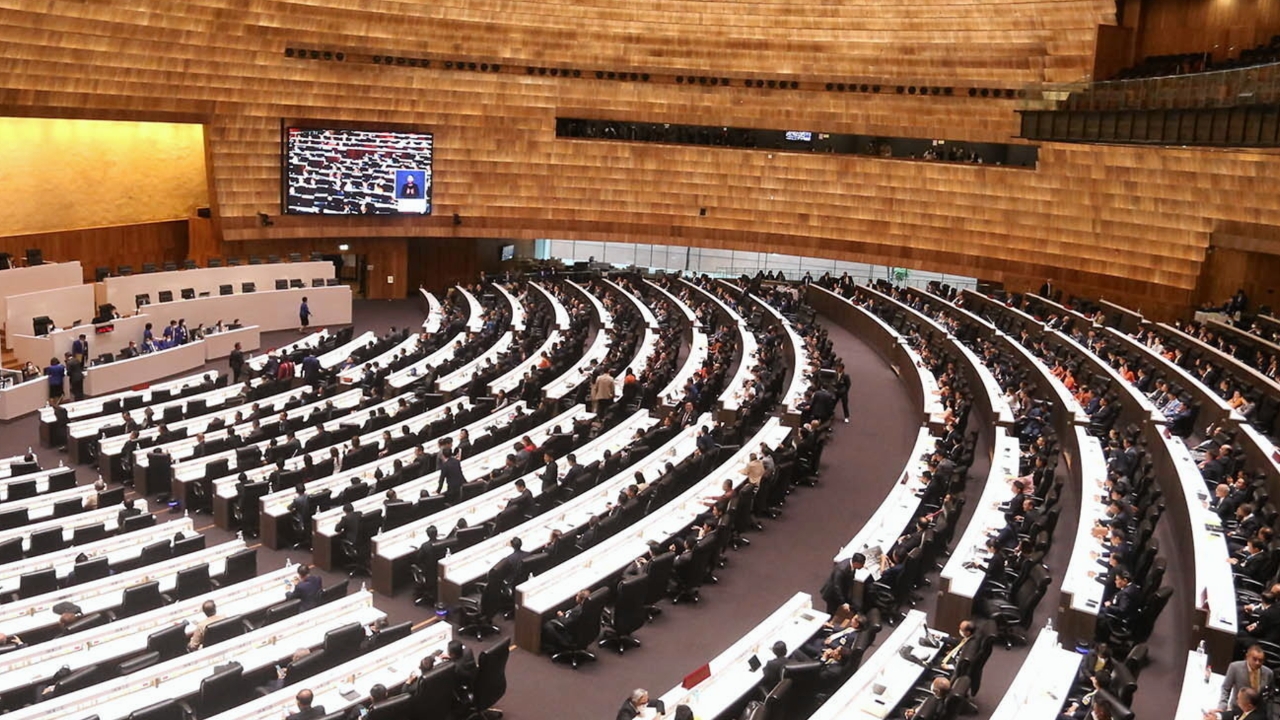 รัฐสภาตีตกร่างเพื่อไทย สส.-สว. โหวตรับหลักการร่างแก้ไขรัฐธรรมนูญแค่ 2 ฉบับ