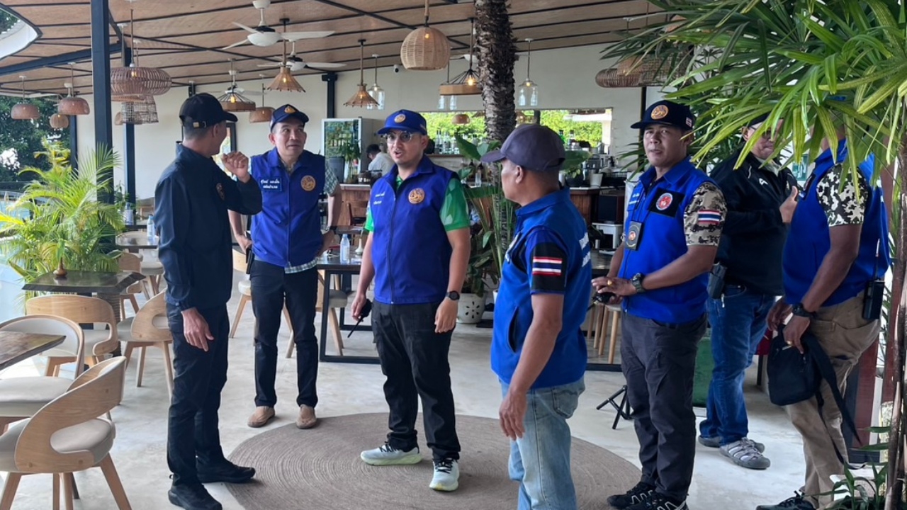 ตม. ร่วมกับฝ่ายปกครอง ลุยตรวจเกาะพะงัน จับต่างชาติลอบเปิดกิจการผิดกฎหมาย