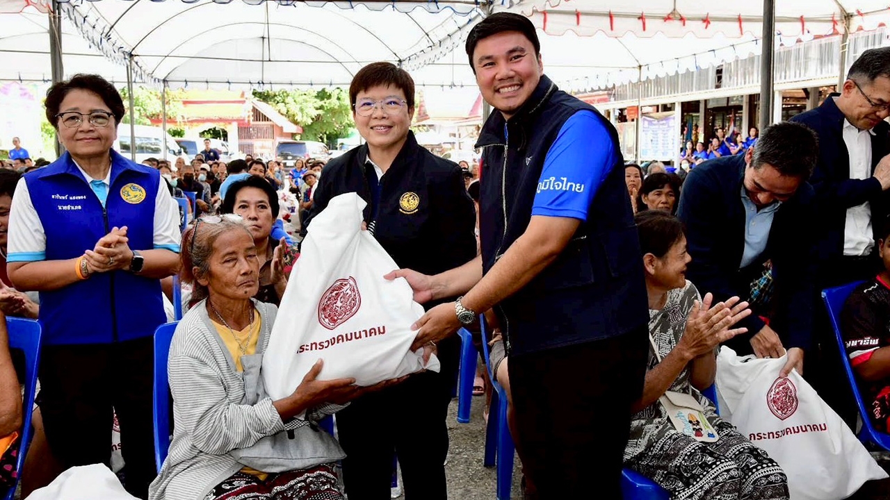 "มัลลิกา" รุดเยี่ยมชาวอยุธยาประสบภัยน้ำท่วม กำชับคมนาคมเร่งซ่อมถนนฟื้นฟูเส้นทาง