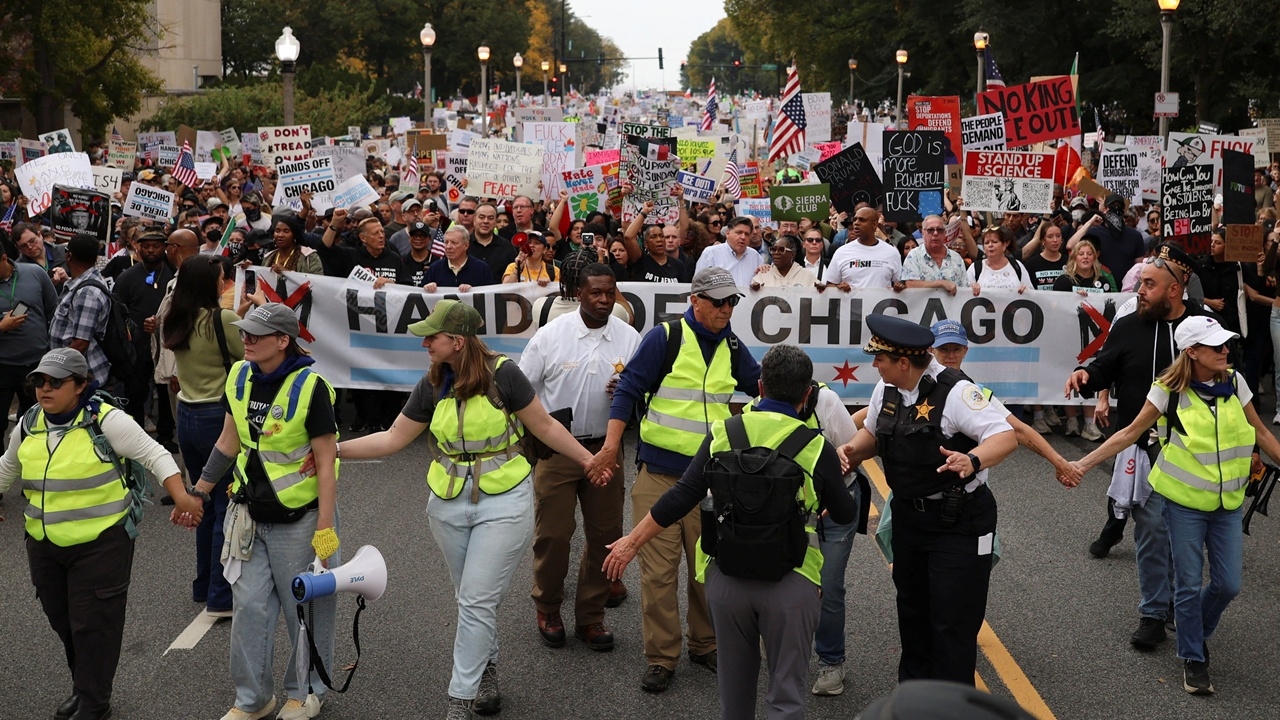 ชาวอเมริกันนับแสนรวมตัวประท้วง “โนคิงส์” ต้านนโยบาย โดนัลด์ ทรัมป์