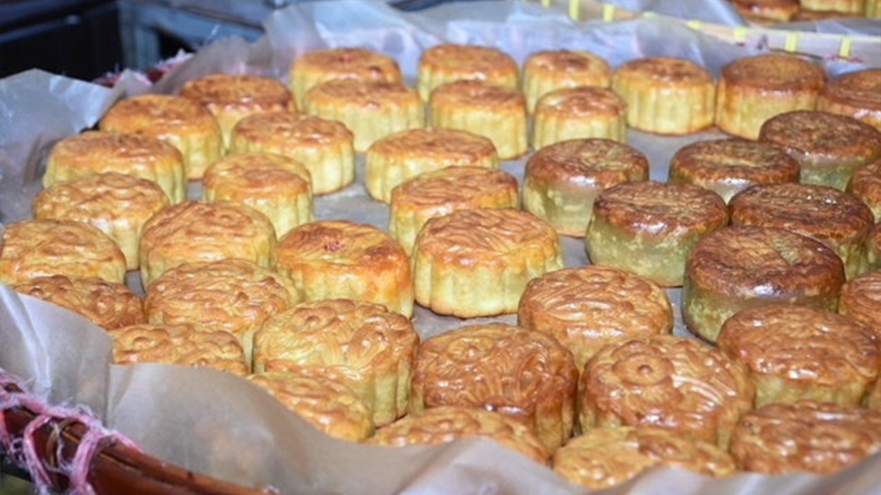 ขนมเปี๊ยะไหว้แล้วเฮง “ลี้เล่าติ๊กเฮง”