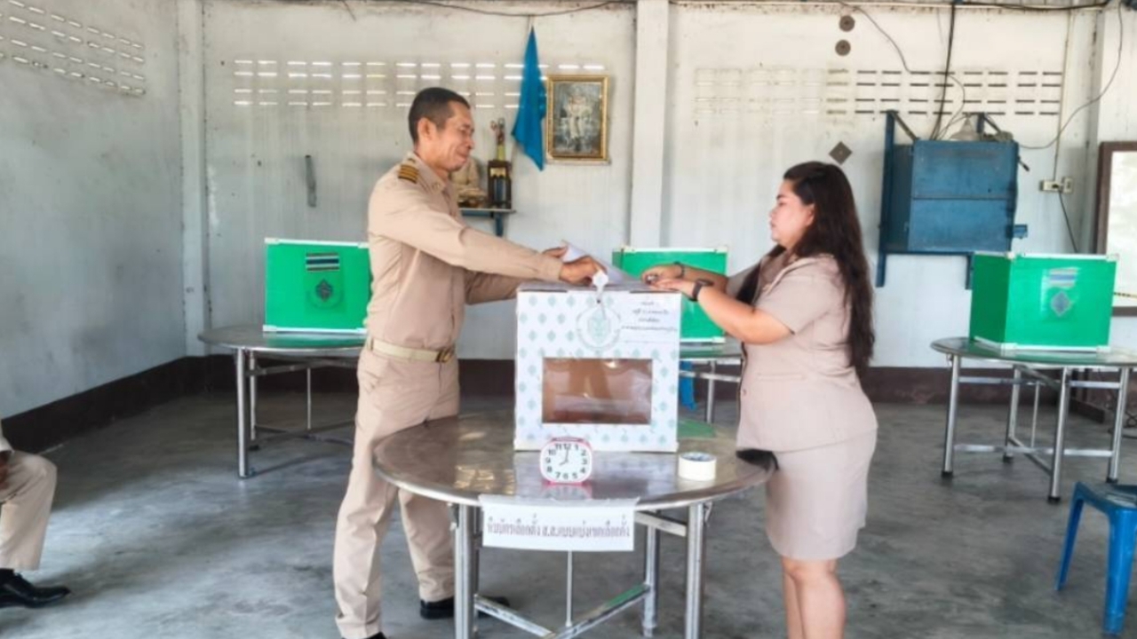 เปิดหีบคึกคัก ชาวบ้านทยอยเดินทางออกมาใช้สิทธิเลือกตั้งซ่อมกาญจนบุรี