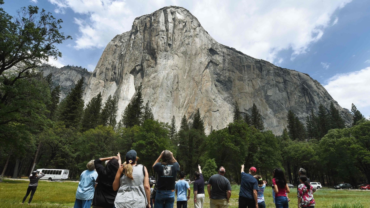 ดาวรุ่งนักปีนเขาดับสลด ร่วงจากหน้าผา "เอล คาปิตัน" ในอุทยานโยเซมิตี สหรัฐฯ