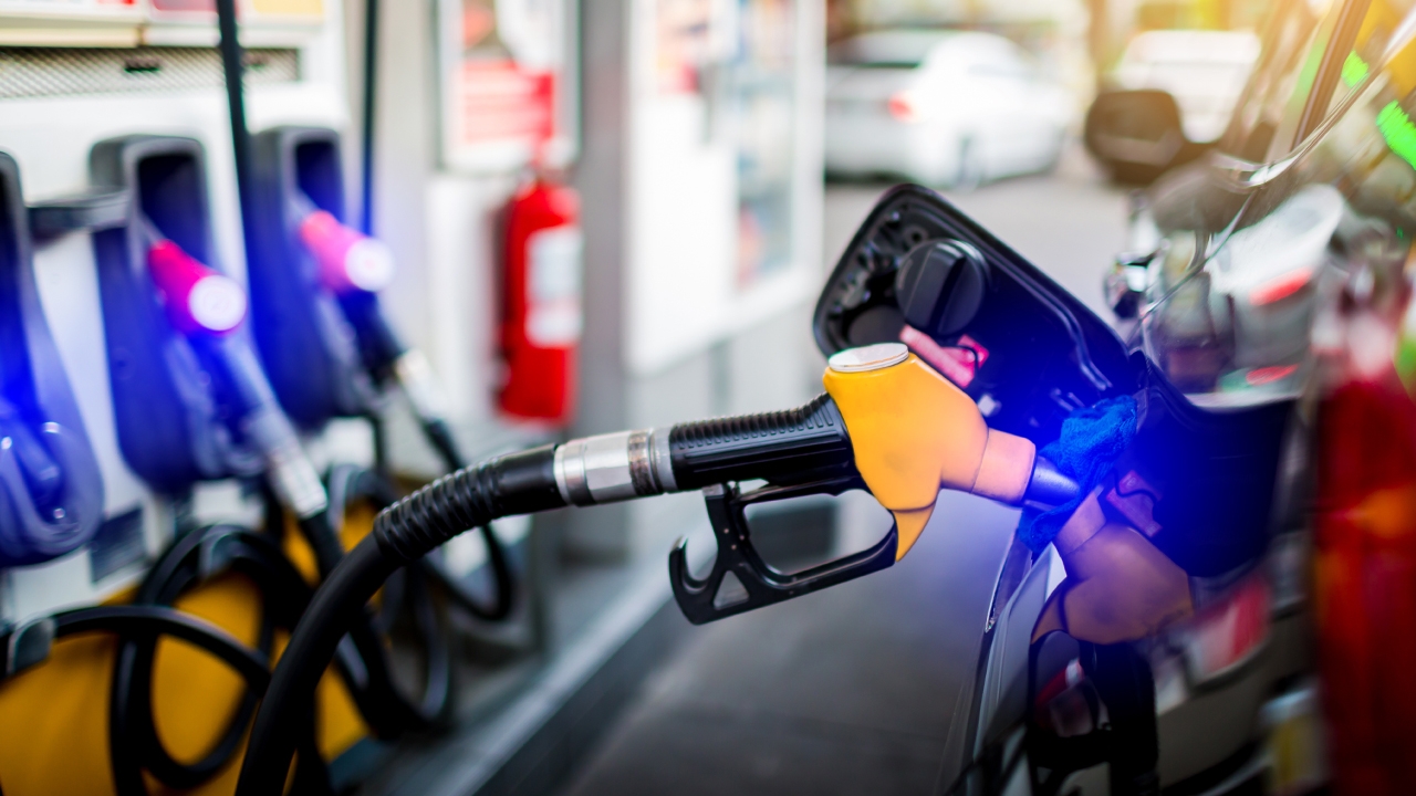 ข่าวดี รมว.พลังงาน ลดราคาขายปลีกน้ำมันเบนซิน-ดีเซล 50 สตางค์ มีผลพรุ่งนี้