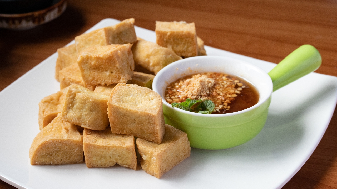 5 สูตรน้ําจิ้มเต้าหู้ทอดง่ายๆ สูตรเจ อร่อย รสกลมกล่อม ทำกินเองได้ ทำขายก็ดี