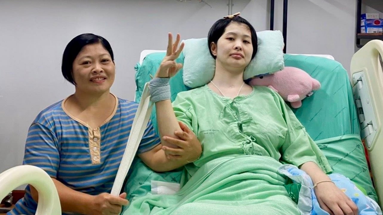 เปิดภาพ "น้องอุ้ม" พยาบาล รพ.อุ้มผาง ครบรอบ 2 ปี หลังกลับมาพักฟื้นที่ต้นสังกัด