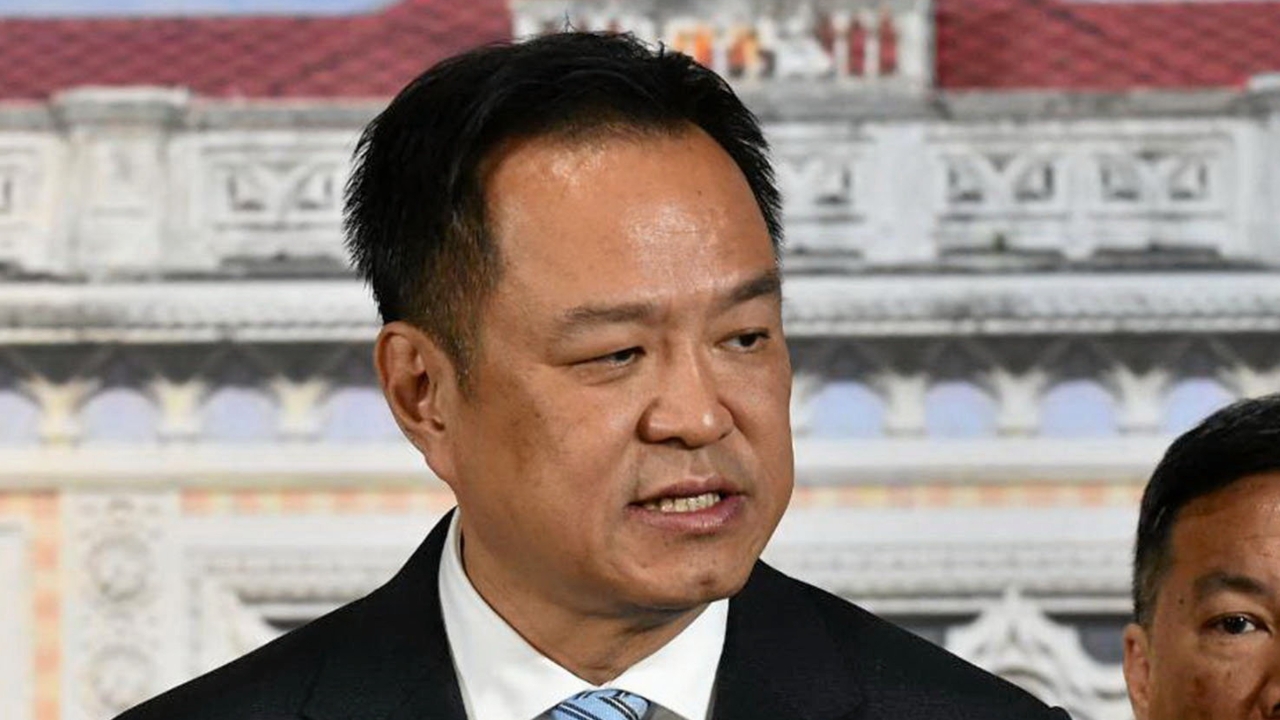 นายกฯ ฟิต เดินไปประชุม สมช.- จีนส่งอาวุธให้กัมพูชา ขอรอฟังรายงานก่อน