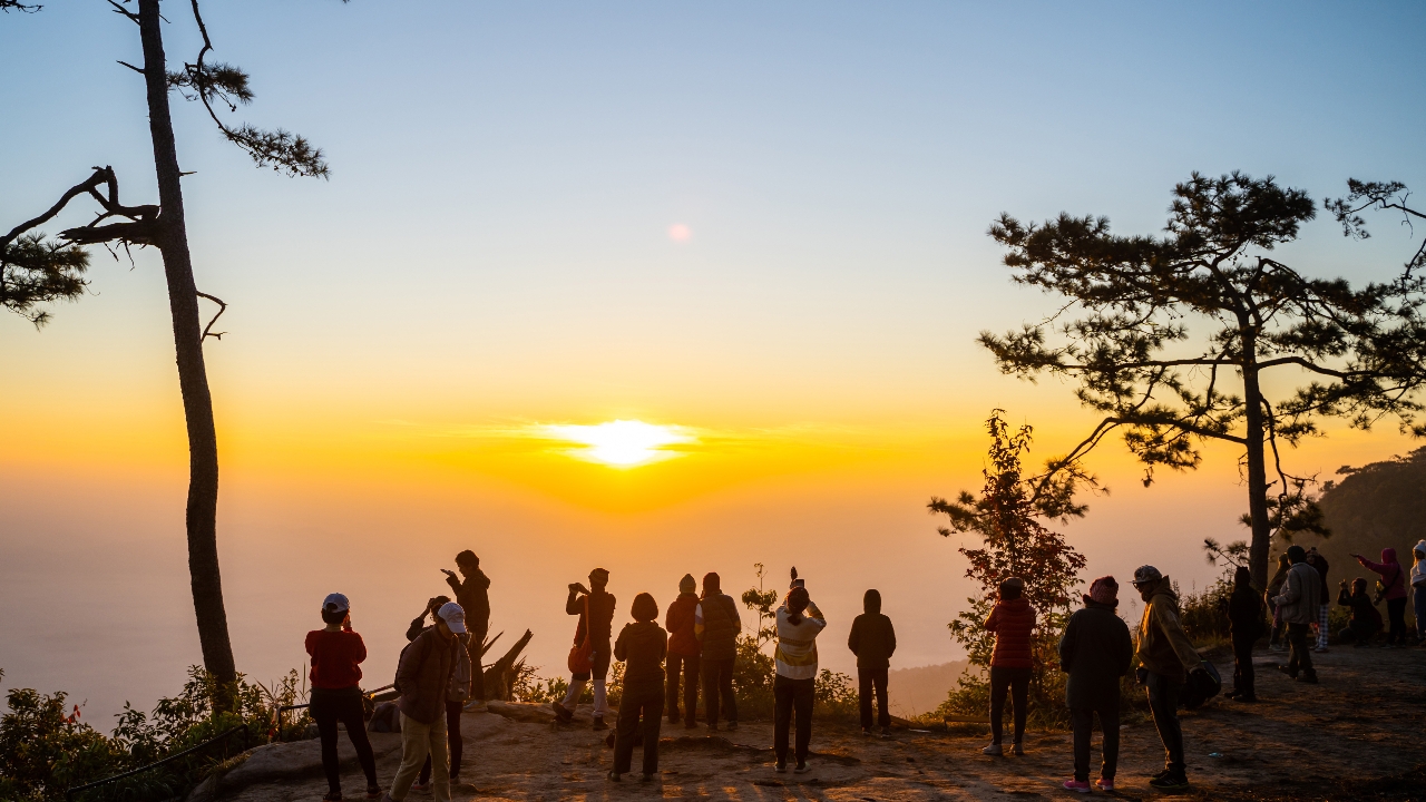 เช็กกำหนดการ สัมผัสลมหนาว "ภูกระดึง" เปิดฤดูกาลท่องเที่ยวพิชิตยอดเขาแล้ว 