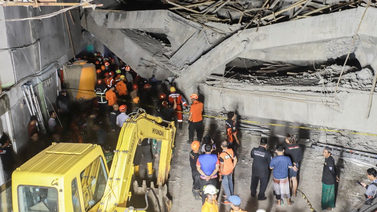 อินโดนีเซียไร้ปาฏิหาริย์ ไม่พบ "สัญญาณชีวิต" ใต้ซากอาคารโรงเรียนถล่ม 