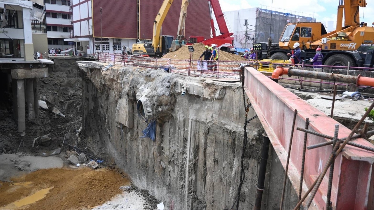 รฟม. ปรับแผนใช้ทราย 8,000 คิว ซ่อมถนนทรุด ก่อนปรับผิวจราจร เปิดใช้ 9 ต.ค.นี้