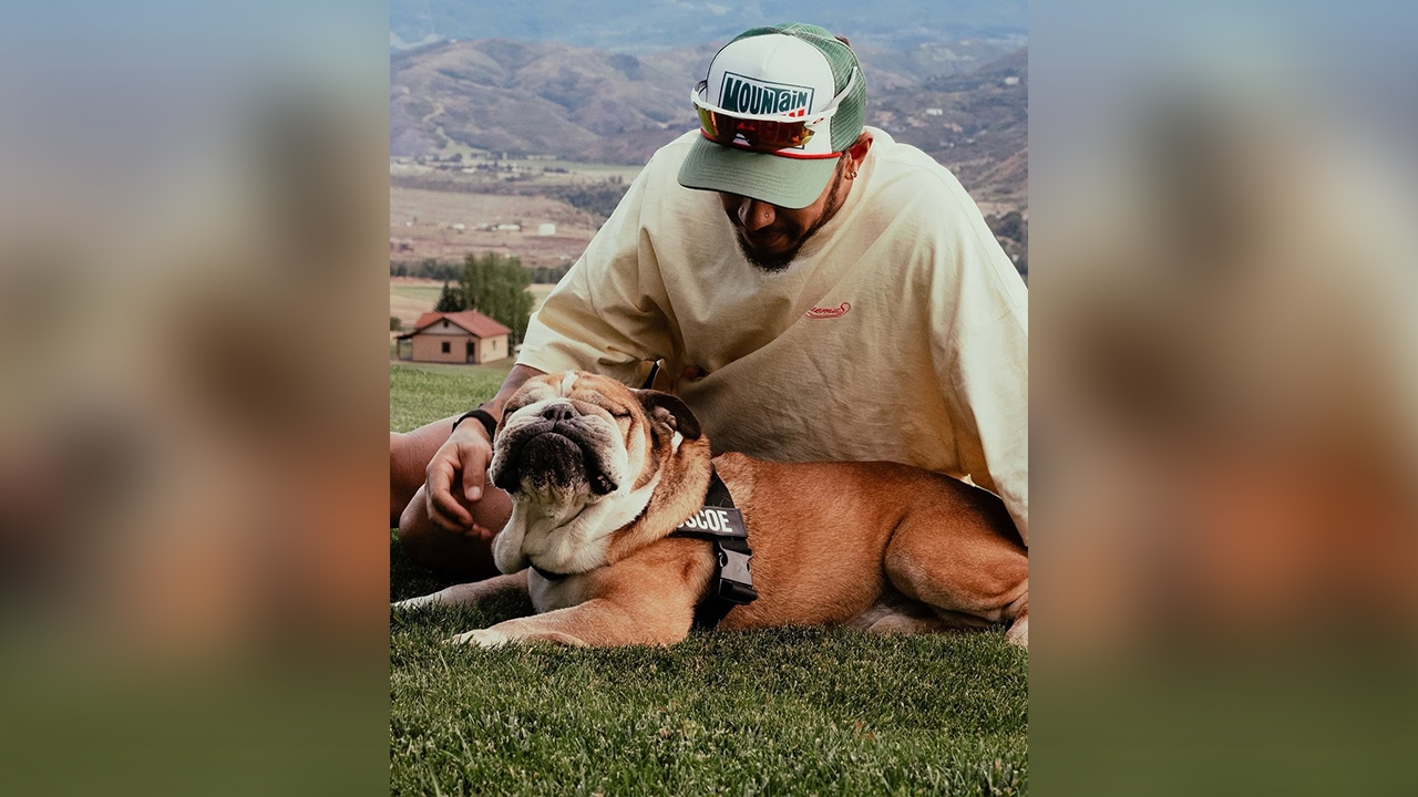 “ลูอิส แฮมินตัน” เผยข่าวเศร้า “รอสโก”สุนัขแสนรักจากไปอย่างสงบ