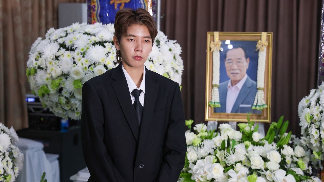 ชมภาพพิธีสวดพระอภิธรรม คุณพ่อป๊ายปาย โอริโอ้ คืนแรก นุ๊ก ธนดล ส่งพวงหรีดอาลัย