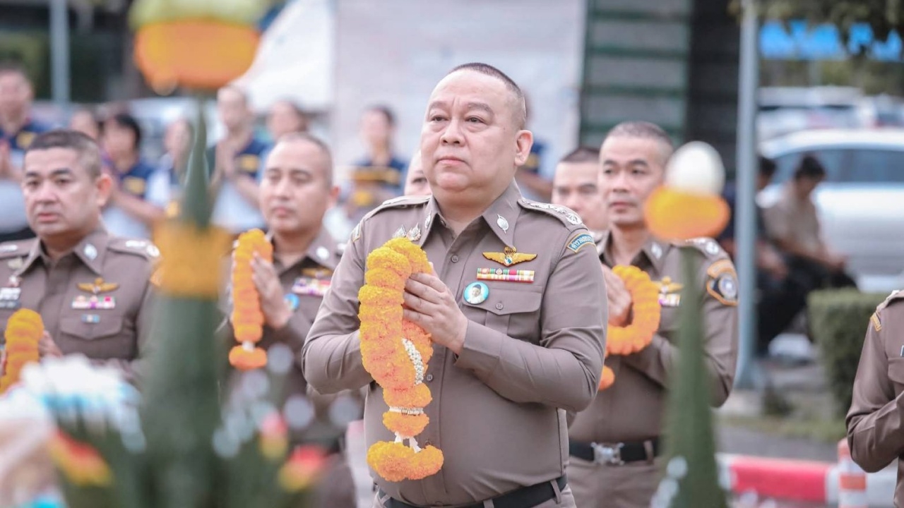 บิ๊กต่อ ผบช.ก.คนใหม่ สักการะสิ่งศักดิ์สิทธิ์ ถือฤกษ์ดีเข้ารับตำแหน่ง