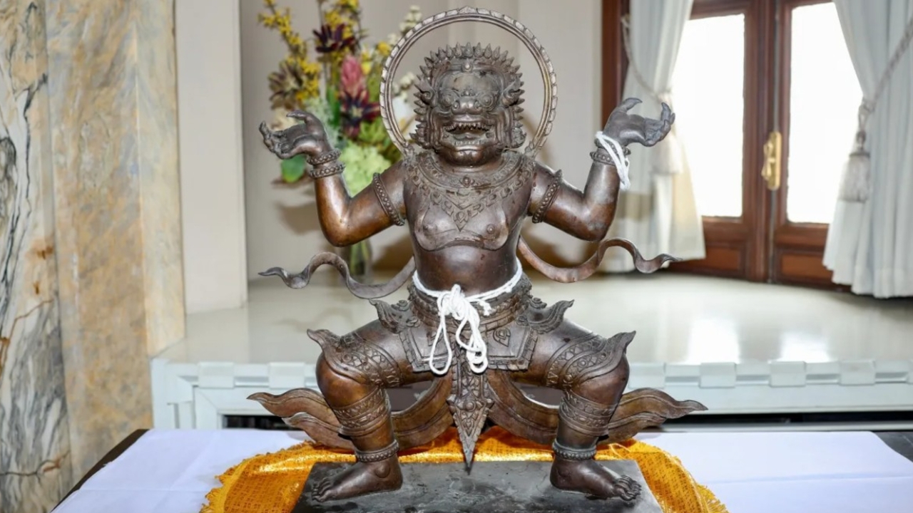 เปิดความเชื่อ "องค์นรสิงห์" รูปปั้นคู่ทำเนียบรัฐบาล หลังนายกฯ อนุทิน ย้ายกลับมาไว้เดิมอีกครั้ง