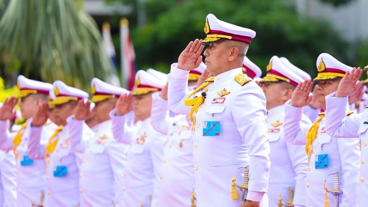 ผบ.ทบ. นำนายทหารชั้นนายพลที่ได้รับพระราชทานชั้นยศสูงขึ้น ถวายสัตย์ปฏิญาณตน