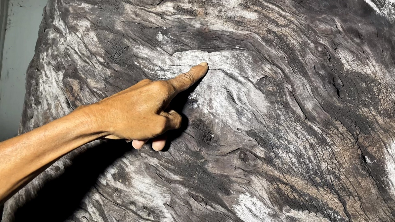 แห่ขอเลขเด็ดท้าวเวสสุวรรณ แม่ตะเคียน เสี่ยงโชคงวด 1/10/68 หลังได้โชคงวดที่ผ่านมา