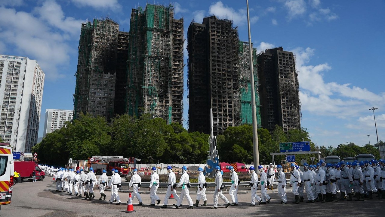 ฮ่องกงเริ่มไว้อาลัย 3 วัน เหตุไฟไหม้ตึกที่พักอาศัย คร่าชีวิต 128 ศพ