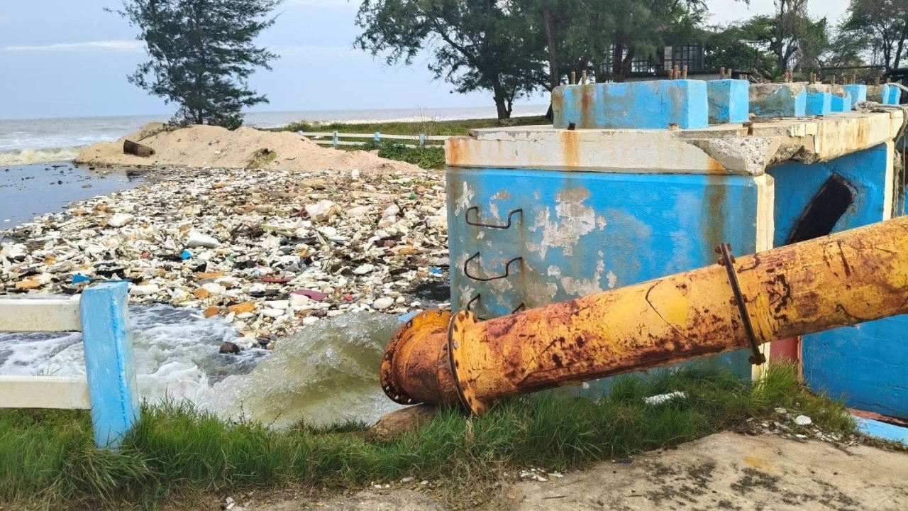 กรมชลฯ ตั้งเครื่องสูบน้ำพื้นที่ "อ.ระโนด-อ.บางกล่ำ" เร่งระบายน้ำท่วมออกสู่ทะเล