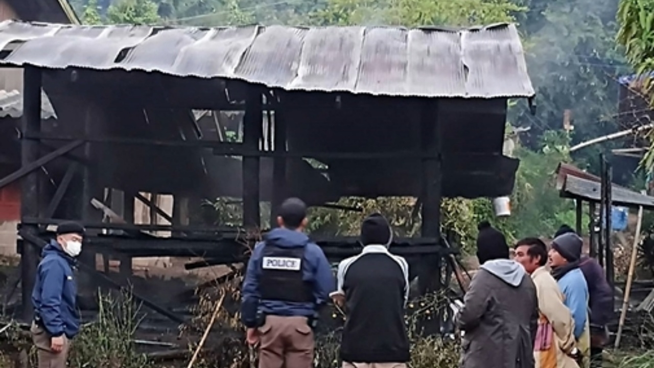 เหตุสลด ยายวัย 90 ปี จุดไฟคลายหนาว ไฟลามไหม้บ้าน คลอกเสียชีวิต