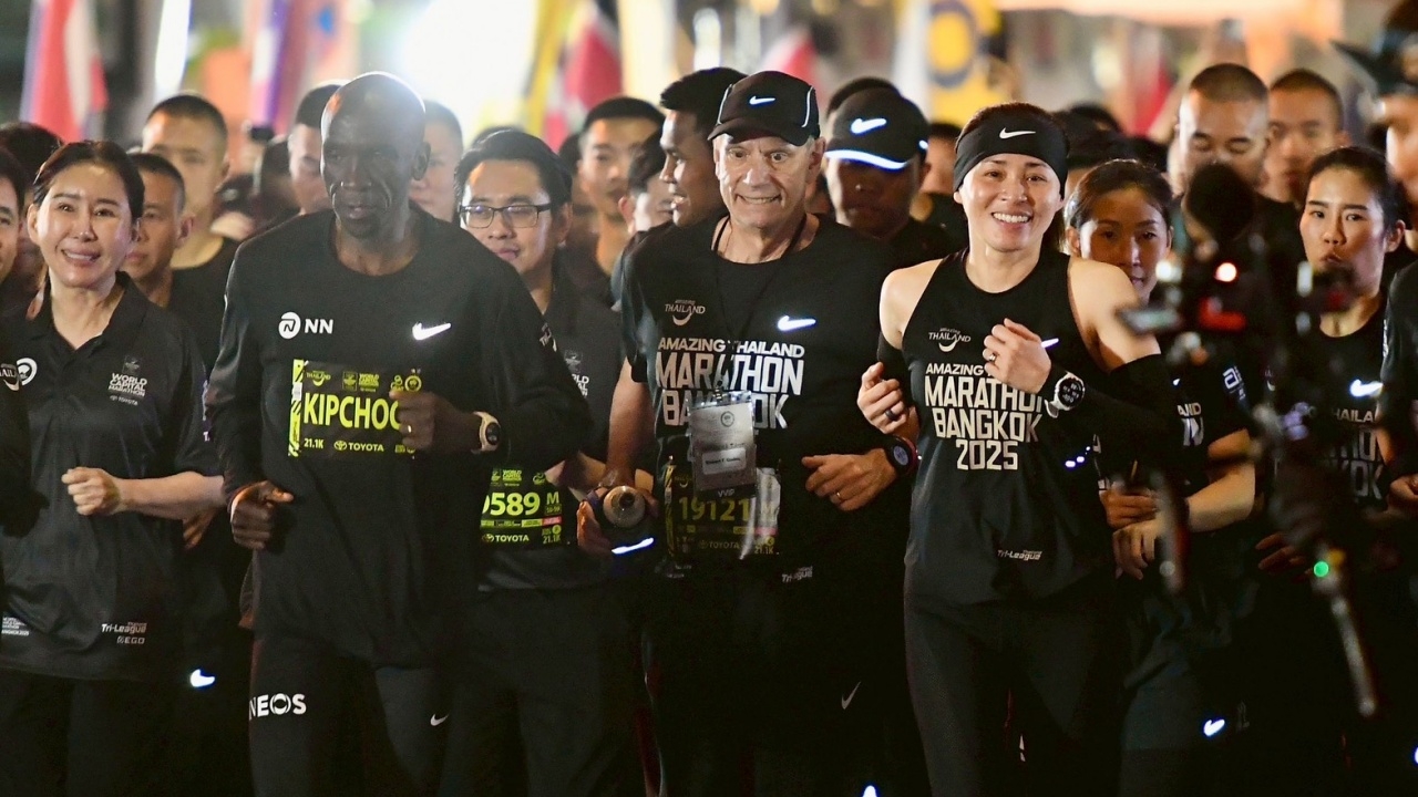 "พระราชินี" ทรงร่วมวิ่ง ระยะฮาล์ฟมาราธอน ในงานแข่งขันวิ่งส่งเสริมการท่องเที่ยวระดับโลก