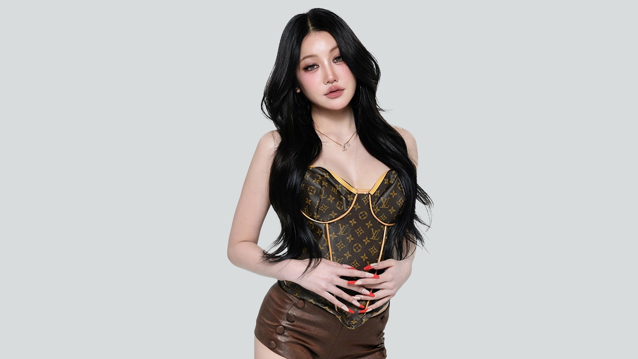 สาวจี๊ดสุดแซ่บ เบนซ์ ข้าวขวัญ เป็นให้ได้ทุกลุค ไม่เคยทิ้งแพชชัน จากนักร้องวัยเด็ก สู่วงการ T-POP