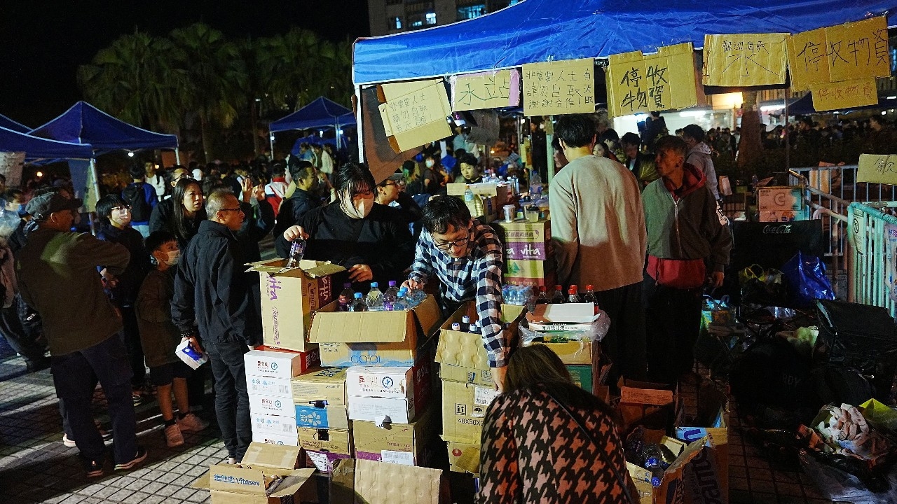 น้ำใจหลั่งไหล ชาวฮ่องกงระดมบริจาคของ ช่วยเหลือเหยื่อไฟไหม้อาคาร