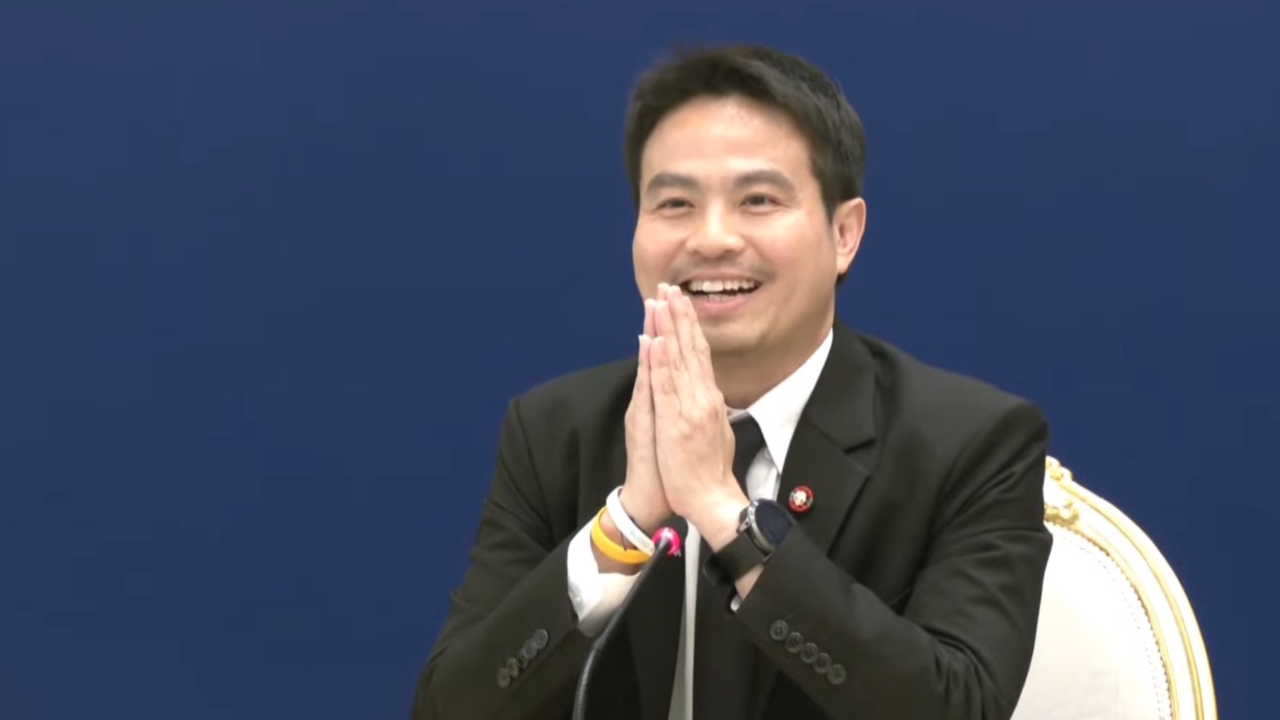 “ภราดร” ยกมือไหว้ขอโทษสื่อ ปมปิดไมค์-ลุกหนี แจงอยากให้ความสำคัญเรื่องข้อมูลน้ำท่วม