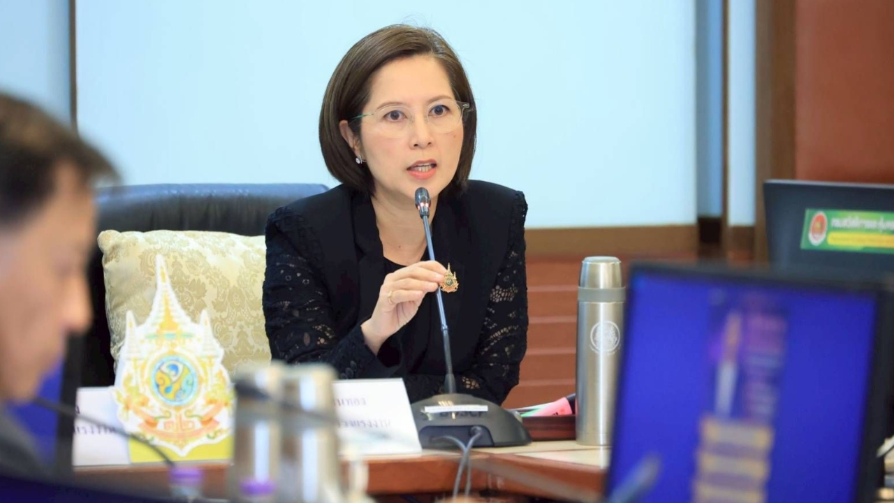 “ตรีนุช” สั่งการประกันสังคม ออกมาตรการช่วยนายจ้าง-ผู้ประกันตนประสบอุทกภัยภาคใต้