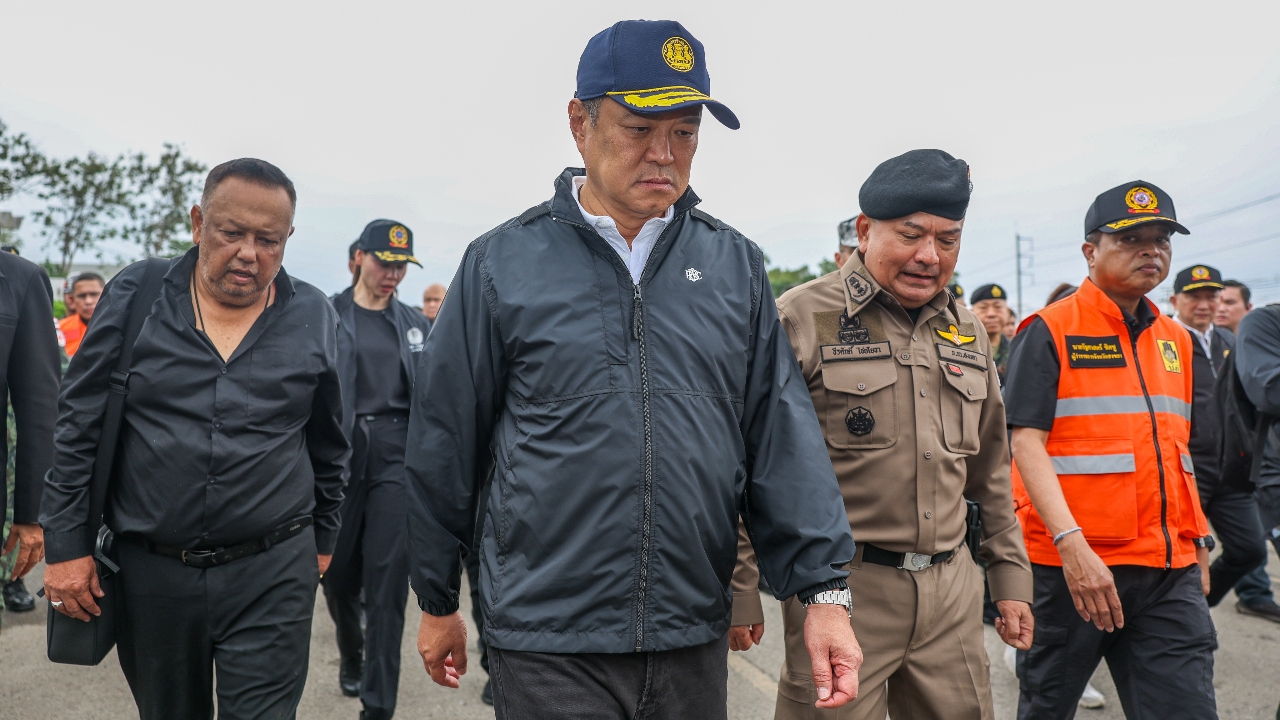 "อนุทิน" ถึงหาดใหญ่ “นายกแป้น” โผล่รับกราบอก พร้อมอวยพรให้เป็นนายกฯ อีกสมัย