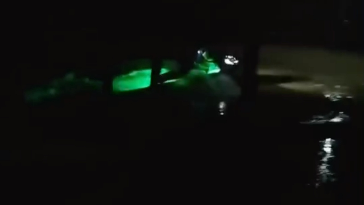 กู้ภัยเผย นาทีถูกปืนยิงไล่หลัง ในเรือมีเด็ก สุดท้ายพูดคุยจนรู้เหตุผล