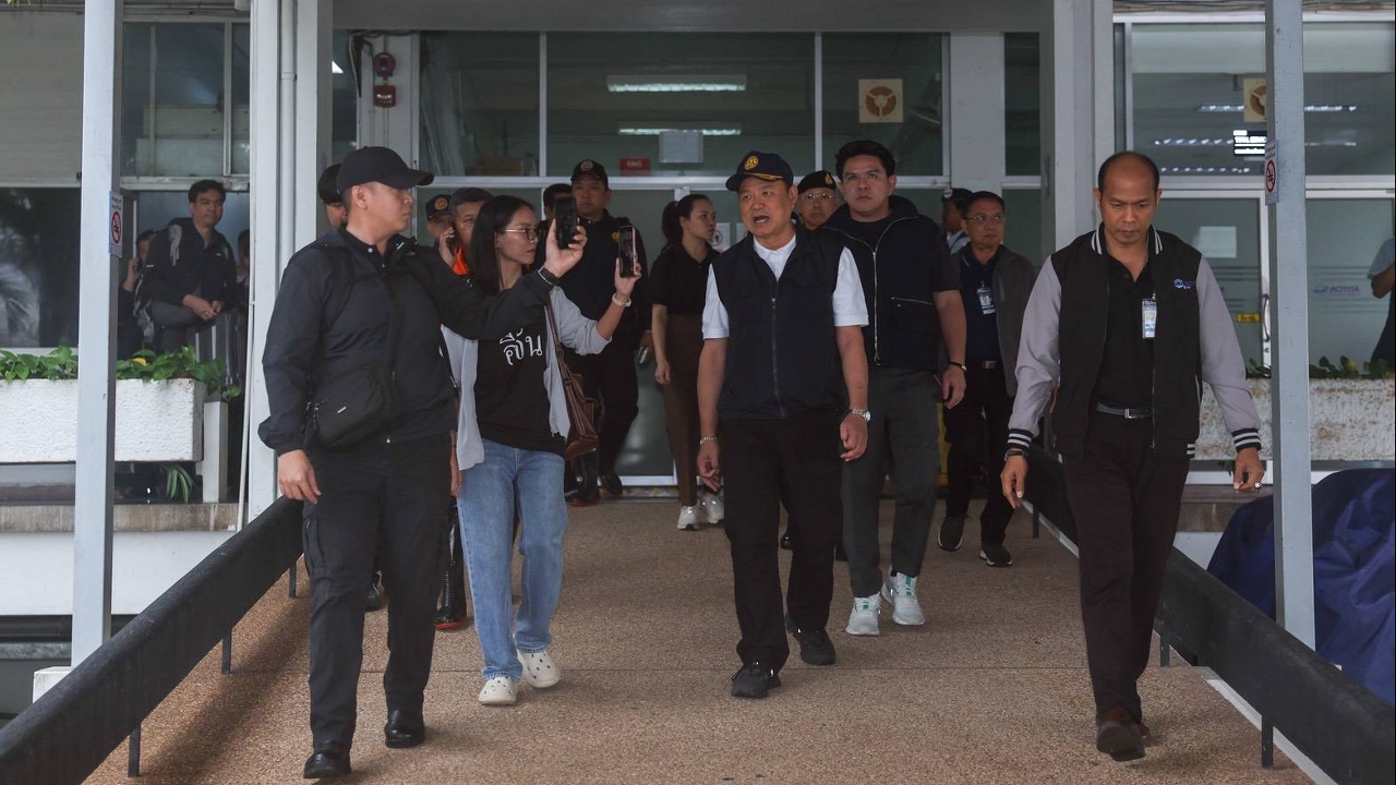 “อนุทิน” ลั่นปักหลักอยู่สั่งการหาดใหญ่ จนกว่าสถานการณ์จะคลี่คลาย