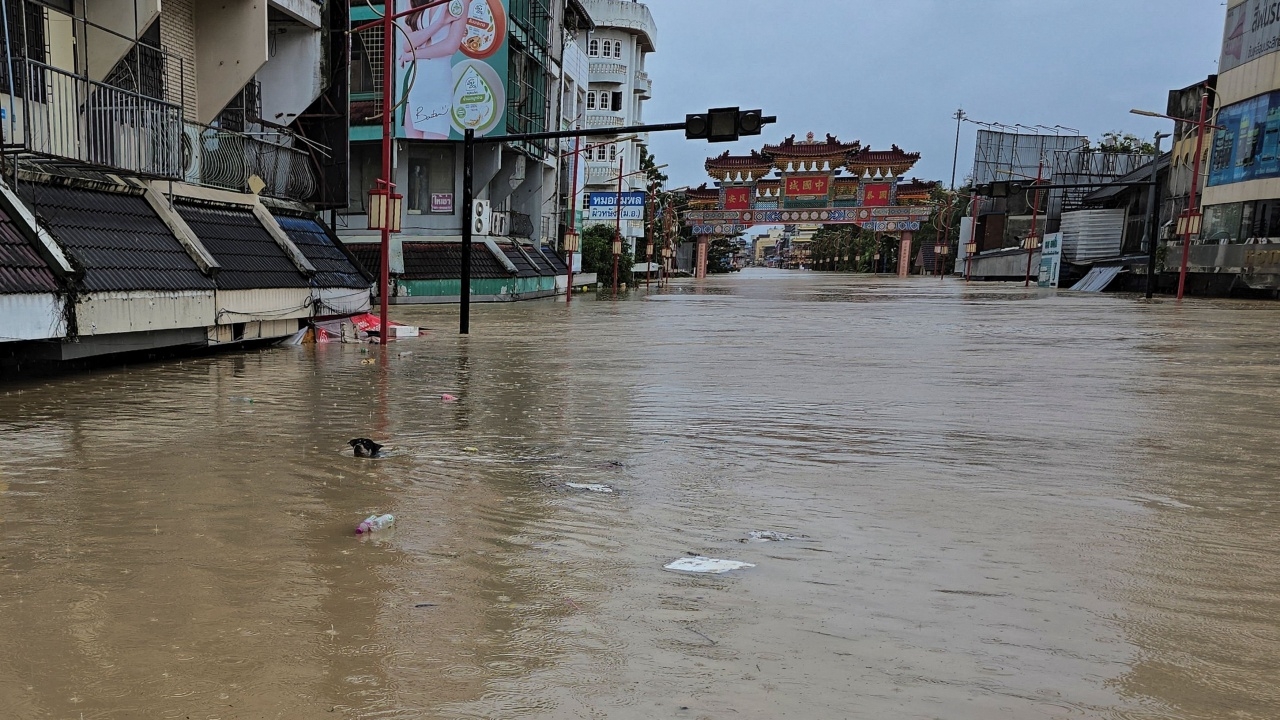 อุทกภัยสงขลา "หาดใหญ่" วิกฤติหนัก กระทบกว่า 8.3 แสนคน อพยพกว่าหมื่นคน