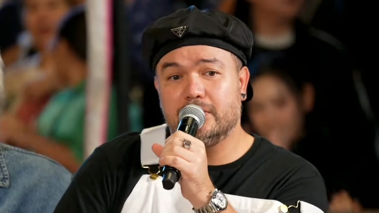 โอ๊ต ปราโมทย์ ไลฟ์หาเงินช่วยน้ำท่วม ลั่นถ้าเราพึ่งกันเองได้ จะมีคนบริหารประเทศทำไม