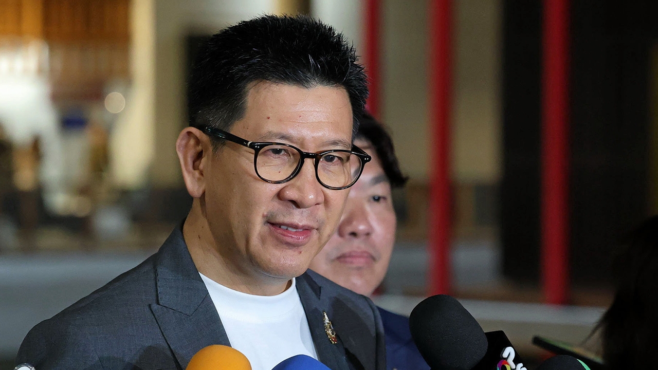 รมว.คลัง มอบ ธ.ก.ส. ส่งข้าวพร้อมทาน "อุ่นอิ่ม" ช่วยผู้ประสบภัยน้ำท่วมภาคใต้