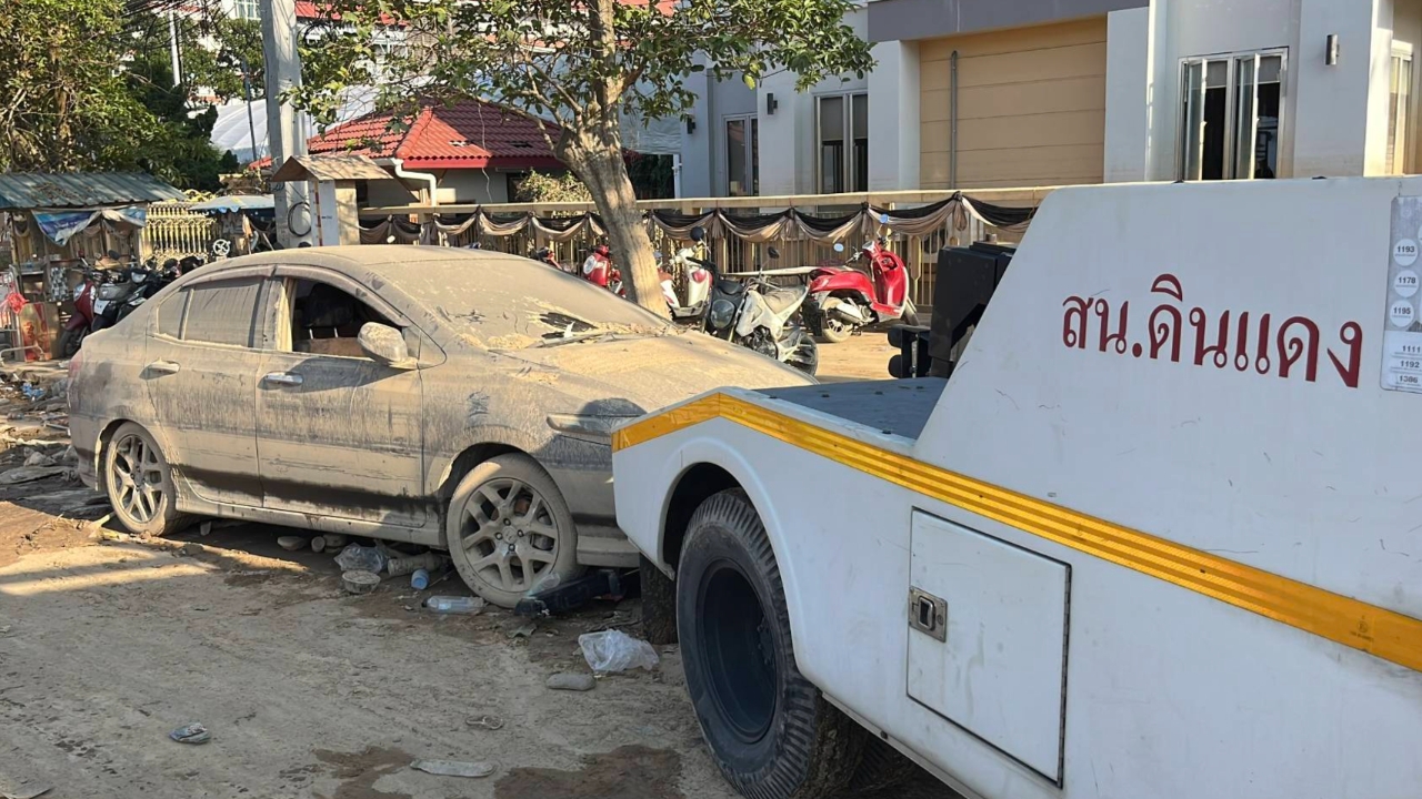 เริ่มแล้ว รถยก 40 คันจากนครบาล เคลียร์ถนนเมืองหาดใหญ่ ย้ายรถเก็บ 3 จุด