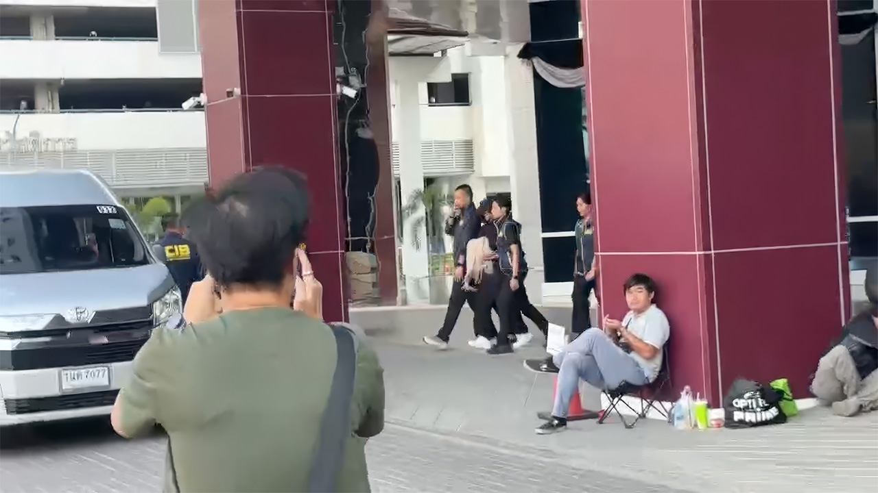 ด่วน! คุมตัว นานา ไรบีนา เข้าห้องขังสอบสวนกลาง คาดเตรียมฝากขังพรุ่งนี้เช้า