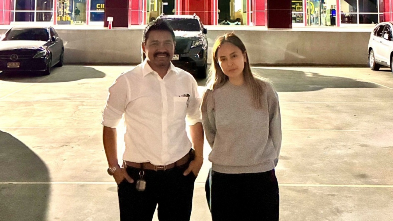 ทนาย “นานา ไรบีนา” อ้างพาไปรอมอบตัว ก่อนโดนตำรวจบุกจับที่บ้านพัก