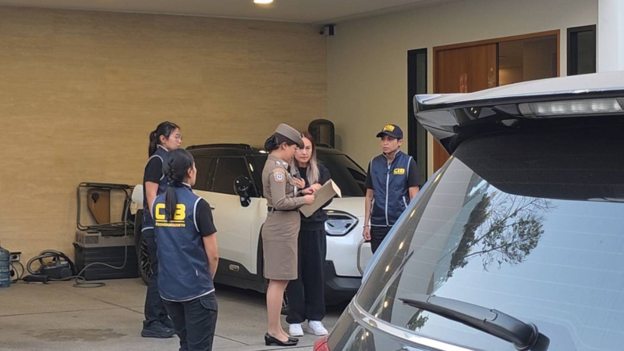 เปิดนาที ตำรวจบุกรวบ “นานา ไรบีนา” คาบ้านพักก่อนนำตัวเข้ากองปราบ
