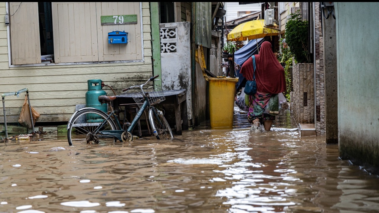 พาณิชย์เตือนน้ำท่วมซ้ำบ่อย ไทยโดนซิวออเดอร์สินค้าแน่ ค้าชายแดนมาเลเซียชะงักส่งออกวูบ