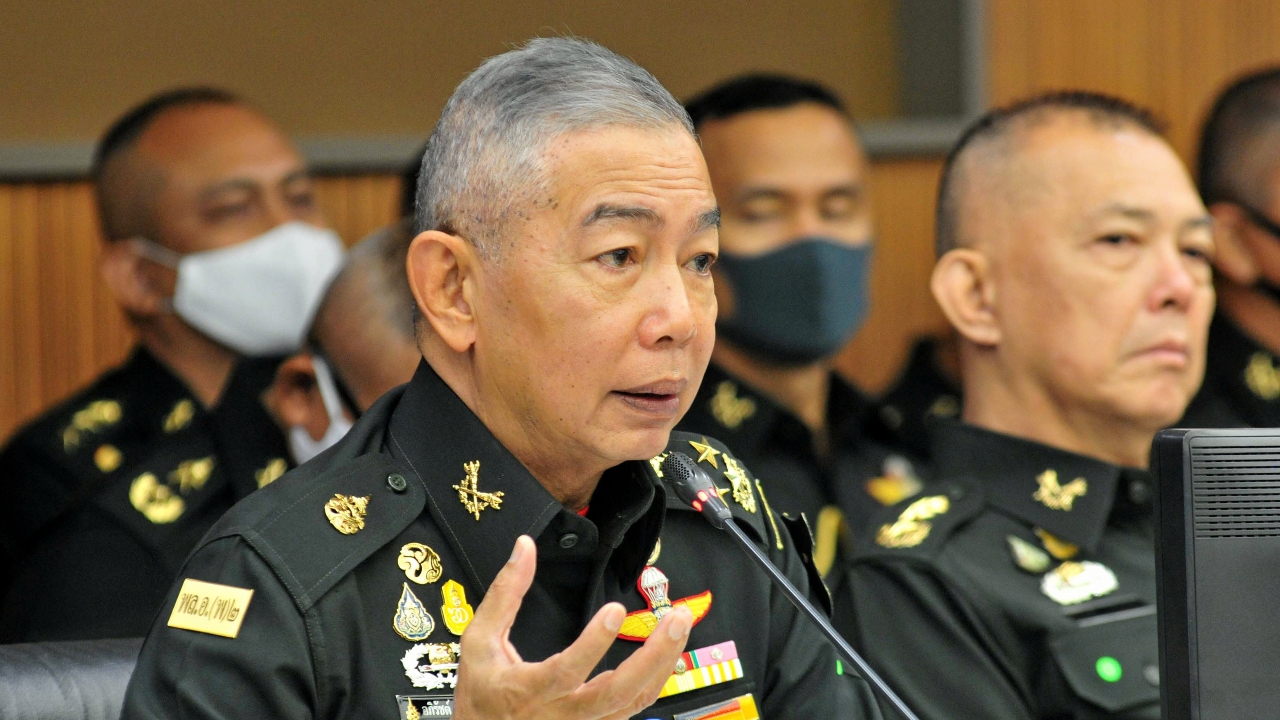 “บิ๊กแดง” แจงภาพถ่ายกับ “เบน สมิธ” ช่วงเรียน วปอ. มีเพื่อนแนะนำ ยันรู้จักแบบผิวเผิน