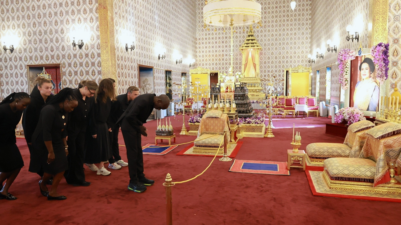 "คิปโชเก" ตำนานมาราธอน ถวายสักการะพระบรมศพ "พระพันปีหลวง"