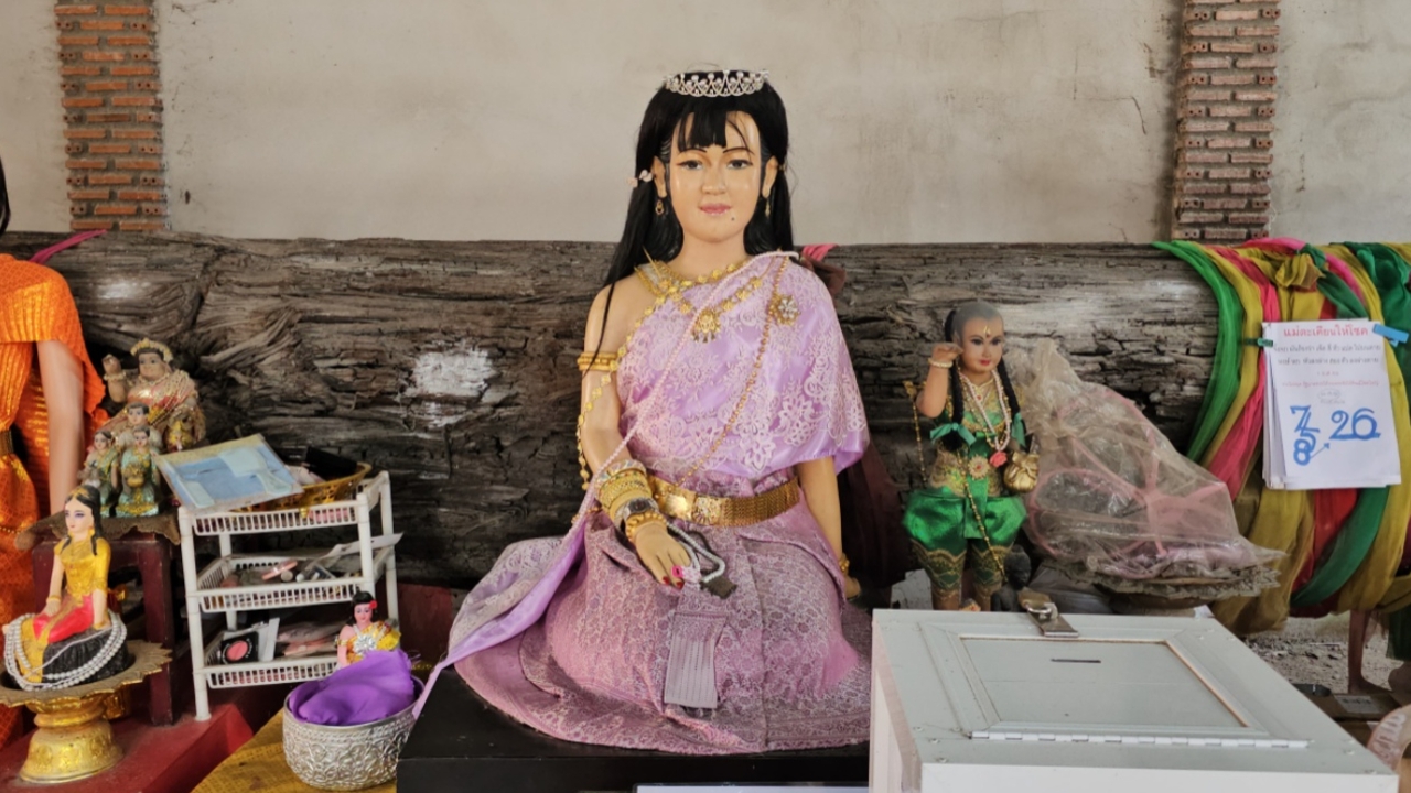 Lottery Enthusiasts Examine Cryptic Clues from Mae Srimaneethong for This December 1st Draw