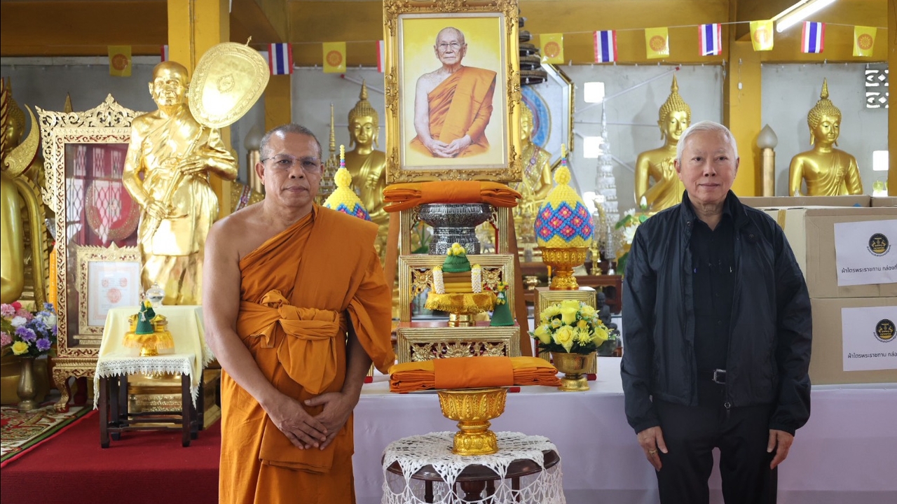 “บวรศักดิ์” ลงพื้นที่สงขลา นำผ้าไตรและสมณบริขารประทานจากสมเด็จพระสังฆราชช่วยคณะสงฆ์