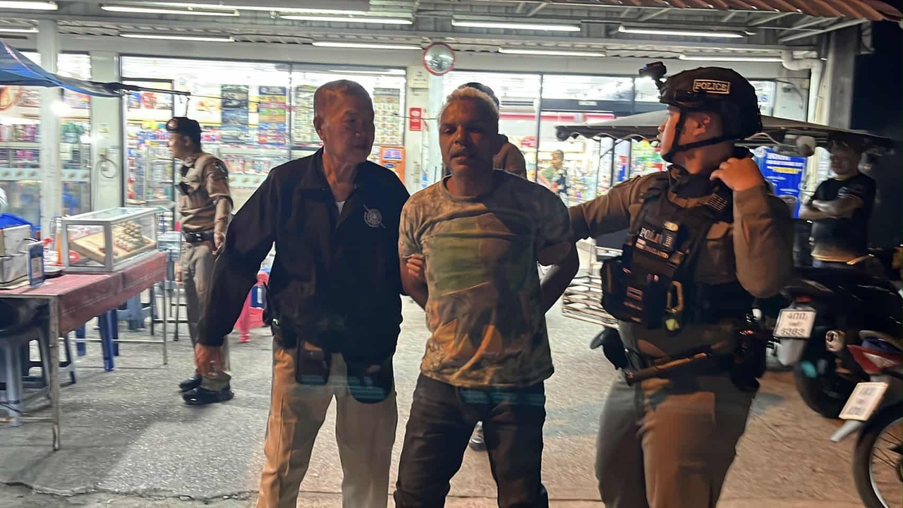 เอาอีกแล้ว "อดีตนักมวยแชมป์โลก" เมาอาละวาด โดนตำรวจล็อกตัวทันที