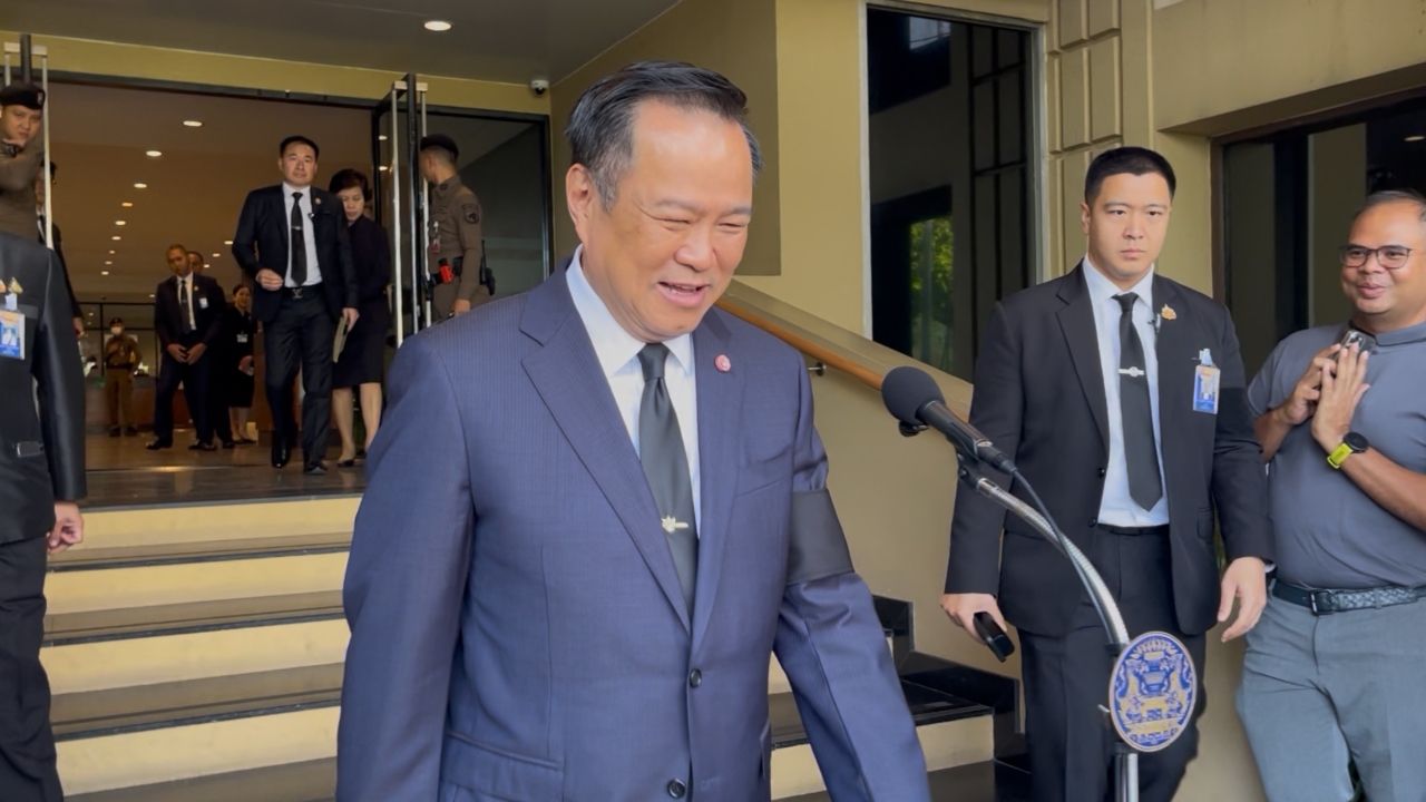 “อนุทิน” หัวเราะ ไม่ตอบ “ชาดา” ไล่ “นายกแป้น” ลาออก เซ่นน้ำท่วมหาดใหญ่