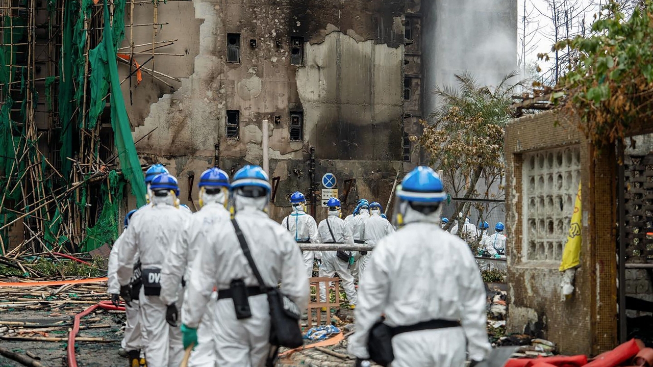 ฮ่องกงช็อก พบ "ตาข่ายกันตก" บนตึกไฟไหม้ครั้งใหญ่ไม่ได้มาตรฐานกันไฟ ตายพุ่ง 151 ราย