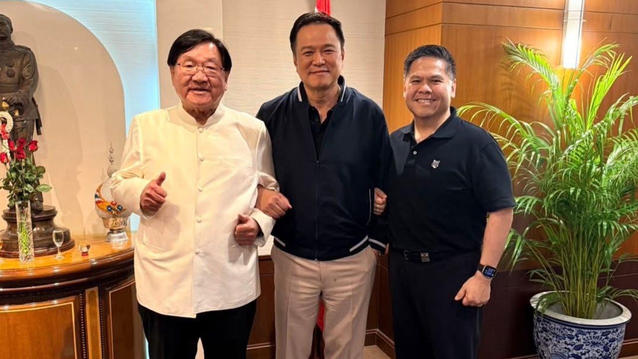 จับตา “ประภัตร” เข้าค่ายภูมิใจไทย หลังคล้องแขนร่วมเฟรม “อนุทิน-วราวุธ”